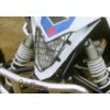 Detalle de la rejilla metálica para el faro delantero XRW Suzuki LT-R450
